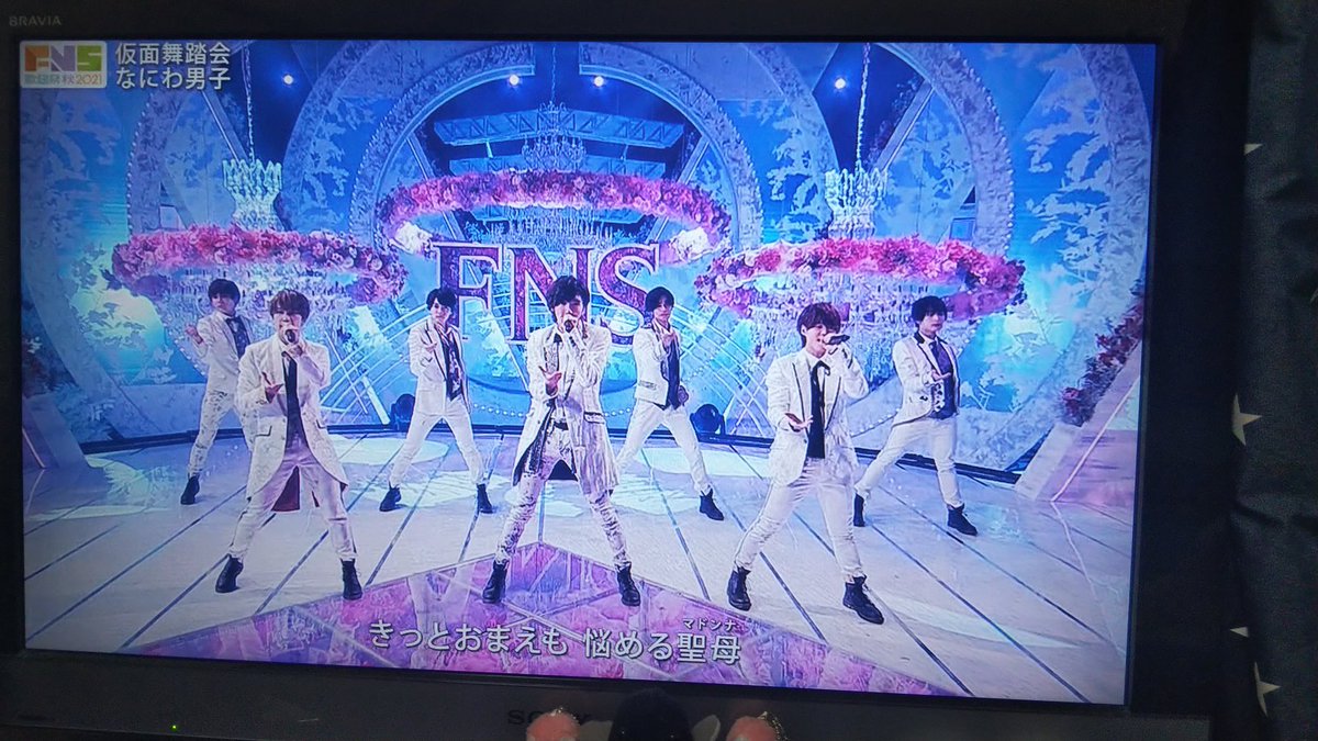 suzulan0710's tweet image. #FNS歌謡祭秋 より、#なにわ男子 の『仮面舞踏会』
TLで話題になってた西畑君(左から3番目の子)のズボンは、最初から破れてました。