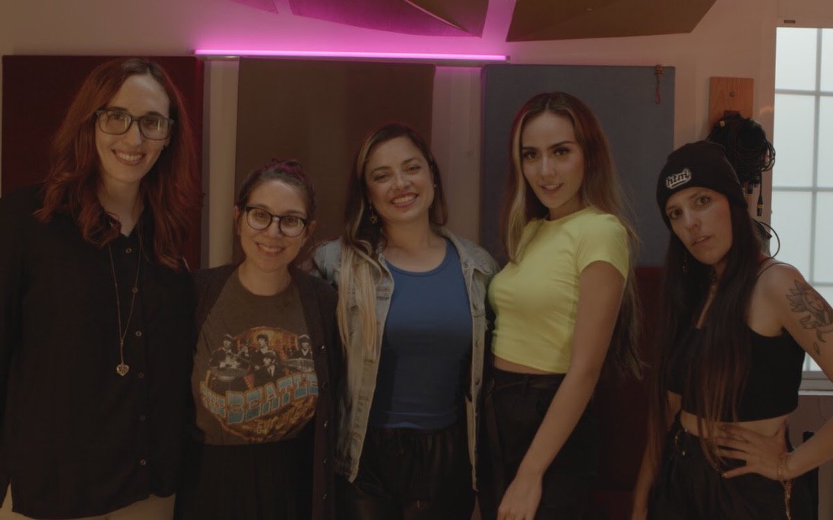 LoIntelecM's tweet photo. Jueves es un sello musical de talento femenino en la escena nacional, presentan  el primer sencillo “Bruja”, cuanta con la participación de @ximbomb, @tynaros, @michelleanzo, Edna Nao, Rosk, FerElío Lúa Jenn, @laLeiden @adrymarroquin 
Pre-save: https://t.co/djBcuSCdjO https://t.co/q0MPMbXW0M