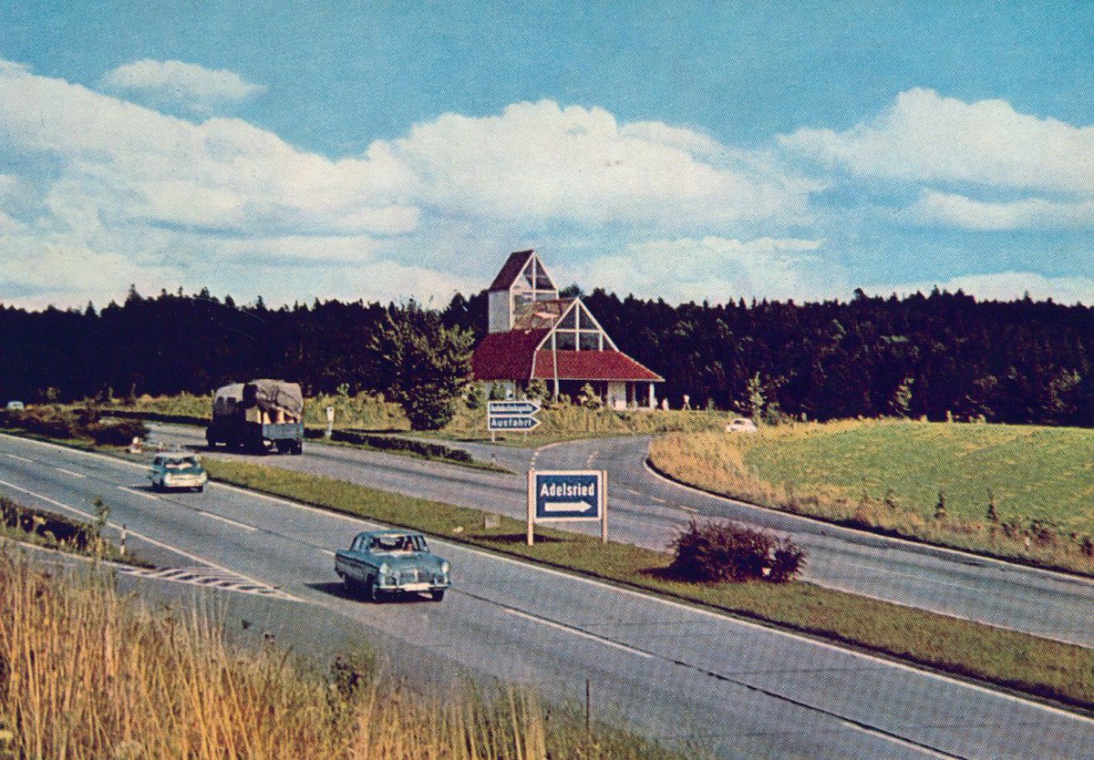 ErnstvAll's tweet photo. Runter vom Gas, rein in die Kirche

Alle Raststätten sehen gleich aus? Stimmt nicht! Manchmal stechen seltsame Bauten aus der uniformen Architektur heraus: #Autobahnkirchen - die älteste steht in #Adelsried und wurde 1958 eingeweiht. 
https://t.co/uLCPAd4UXC https://t.co/TWPQ45R71R