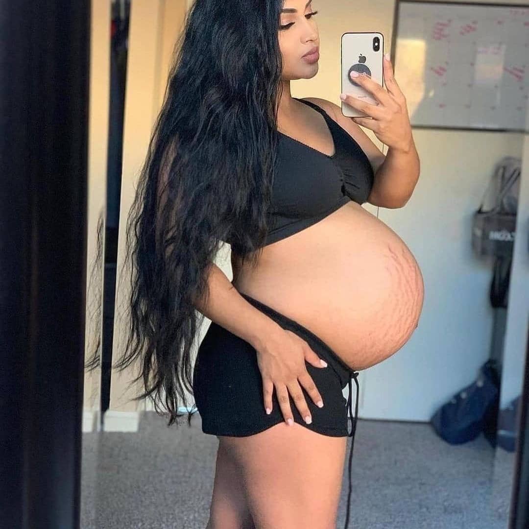 38 weeks 5 days! I feel like all the mommas this far along can relate when we say we are just
#pregnancyoutfits #pregnantbelly #pregnancy #maternity #maternityphotography #momlife #positivevibes #workingmom #hustlehard #makeup #pregnant #latina #maternityootd #inspirepregnancy