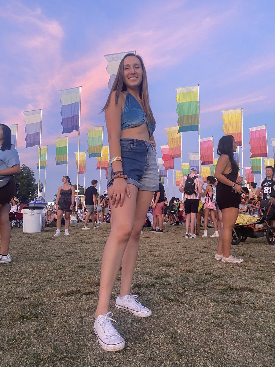 MorganMorazzano's tweet photo. ACL was literally a dream - so same time next year??

Someone plz take me back bc now I wear scrubs 24/7 😩😩 https://t.co/8hEP1qckv9