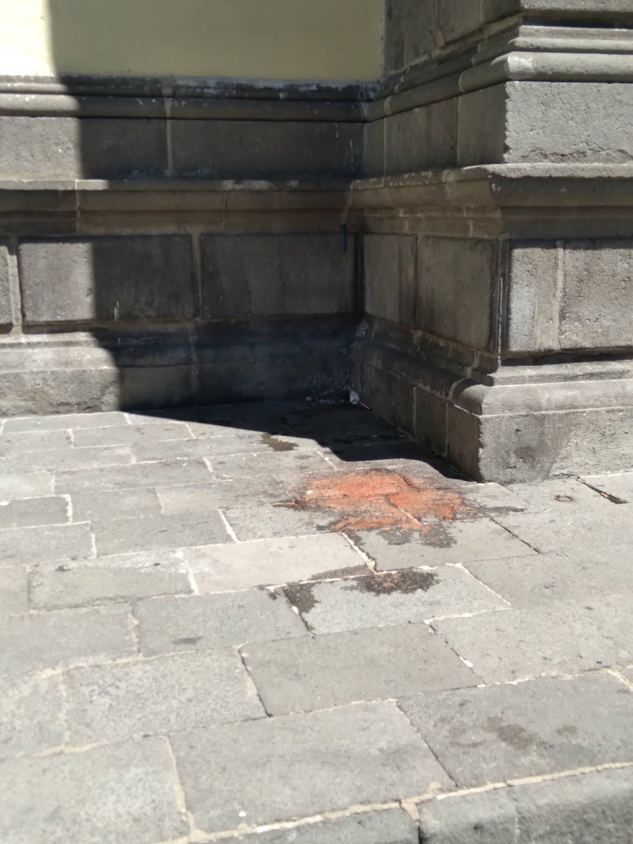 Hago un llamado a las autoridades para que protejan el templo de San Cristóbal en Puebla y restauren su puerta la cual están destrozando! <a href="/INAHmx/">INAH</a> <a href="/dprieto_/">Diego Prieto</a> <a href="/marioriestra/">Mario Riestra Piña</a> <a href="/MBarbosaMX/">Miguel Barbosa ✞</a> <a href="/PueblaAntigua/">Puebla Antigua</a> <a href="/CulturaCiudadMx/">Secretaría de Cultura de la Ciudad de México</a> <a href="/Univ_Cultura/">El Universal Cultura</a> Con imágenes de @FFHphoto
Me ayudas a compartir? #RT