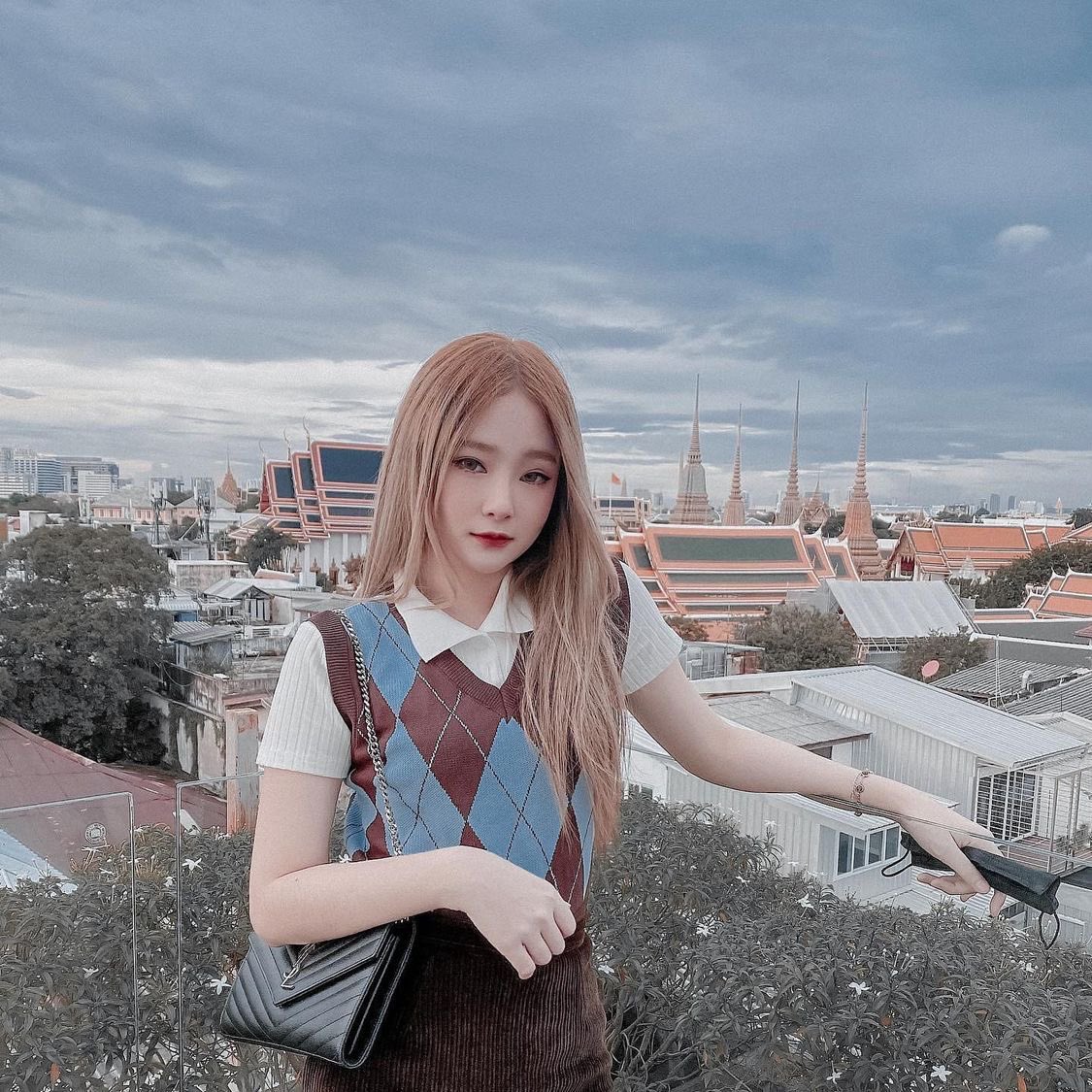 WatchRoseQuartz's tweet photo. [13/10/21] IG : @every.eing 

27nd 🎂

#HappyEingDay💞🎂🎉
#Eing #RoseQuartz #Venus #Tpop #Gen1  #gen1wontgonewithnothing #รุ่น1ไม่ไปฟรี https://t.co/ulyr8B2lwj