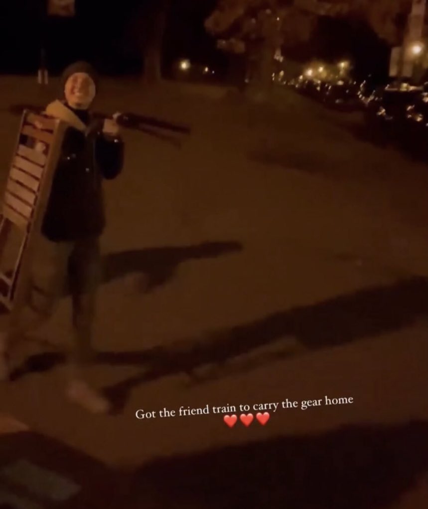 nanceevdb's tweet image. Dom always the best friend and lending a hand 😊🦋🥰
#DomP_C #WynonnaEarp #BringWynonnaHome