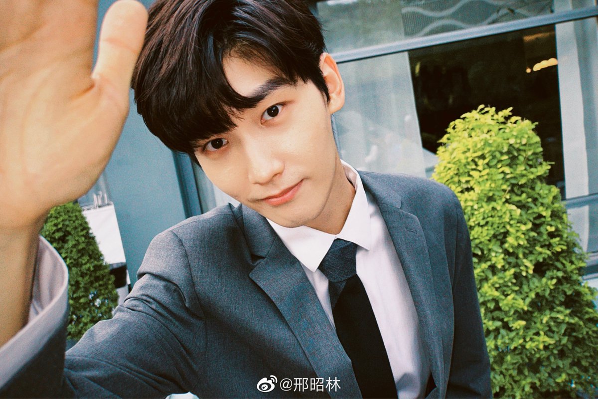 dramaskfan's tweet photo. Novas selfies do #XingZhaoLin.
#邢昭林 #AccidentallyMeowOnYou #CuteProgrammer #MarryMe #TheEternalLove #YouAreMyDestiny #StandingInTheTime #LuckysFirstLove #BlowingInTheWind #PrincessAgents #cdrama #dorama https://t.co/jyvacNHPzL