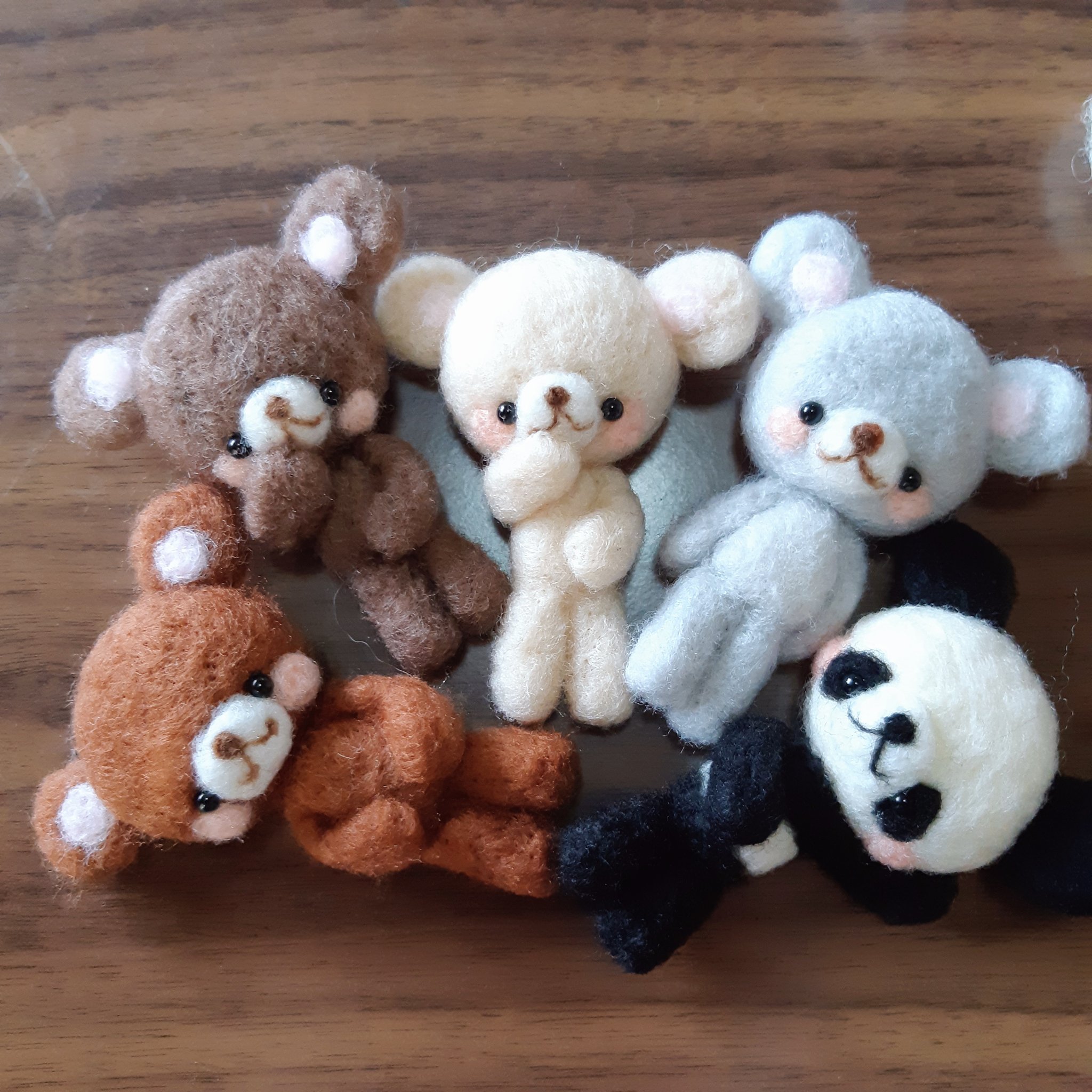Homemade K マグネットくまちゃんズです 左下の子が作り方をのせたくまちゃんです ハンドメイド 羊毛 フェルト くま マグネット 可愛い T Co Nalreo2lft Twitter