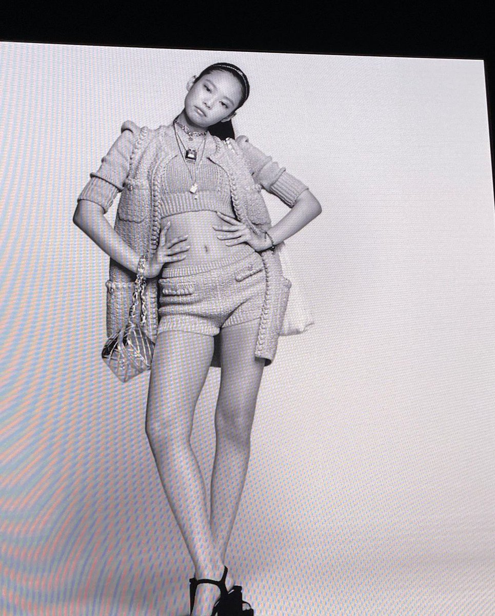 JenniePeru's tweet photo. [IG]

📌 Alex White, director de moda de ELLE US, actualizó en Instagram con JENNIE

" ¡Probablemente la mejor serie de fotos de 'kit de prensa' que he visto! "

🔗 https://t.co/s6WAL9aLTM

#제니 #JENNIE #블랙핑크 #BLACKPINK @BLACKPINK https://t.co/NdZhrsOrbE