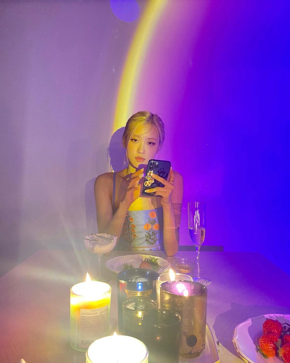 roseperuof's tweet photo. 📸 roses_are_rosie | Instagram 💜💛

#블랙핑크 #로제 #블랙핑크로제 #ROSÉ @BLACKPINK https://t.co/4BX3XOu6IJ