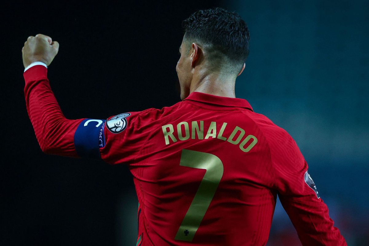 InvictosSomos's tweet photo. La bestia de los 794 GOLES OFICIALES. Y va por muchos más. Incuestionable. Insaciable. Irrepetible. Inevitable. https://t.co/rY9dHj0mZt
