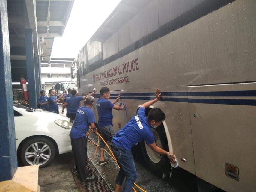 PCRSLSS's tweet photo. Logistics Support Service- Transportation and Maintenance Division Regular Wednesday Habit. Cleanliness for a Healthy and Safe Trip.
#LSSCares
#TeamPNP
#WeServeAndProtect https://t.co/Su3DY4i2af