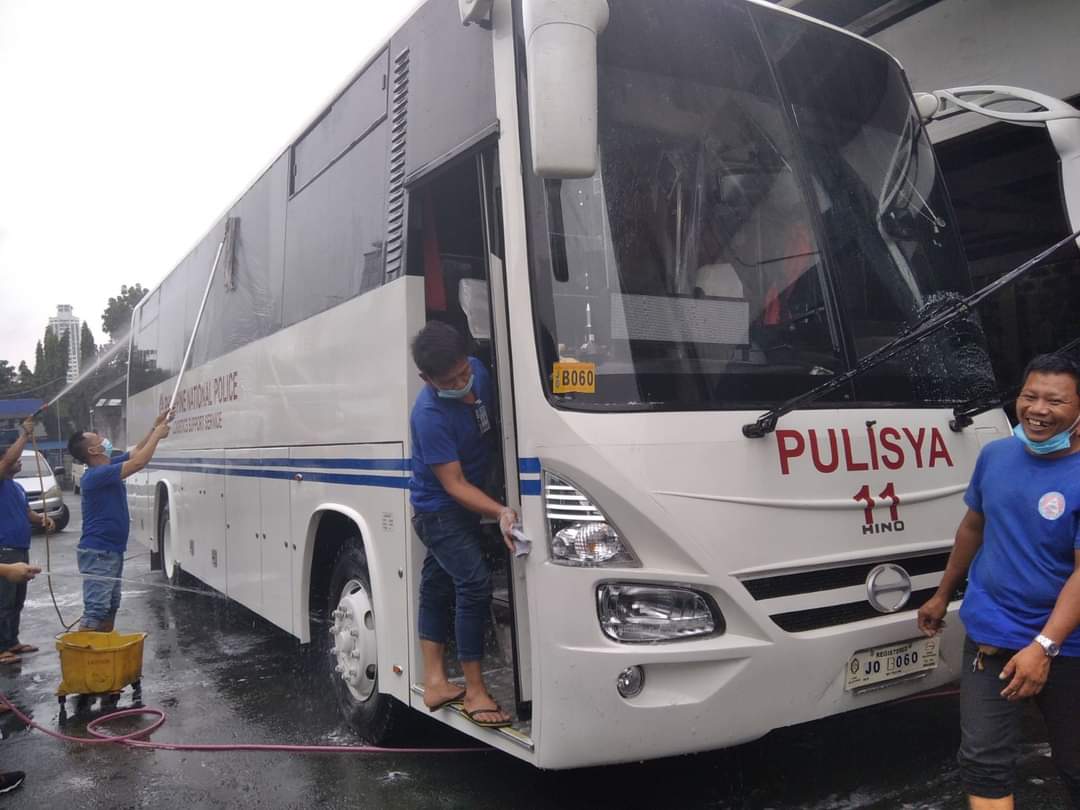 PCRSLSS's tweet photo. Logistics Support Service- Transportation and Maintenance Division Regular Wednesday Habit. Cleanliness for a Healthy and Safe Trip.
#LSSCares
#TeamPNP
#WeServeAndProtect https://t.co/Su3DY4i2af