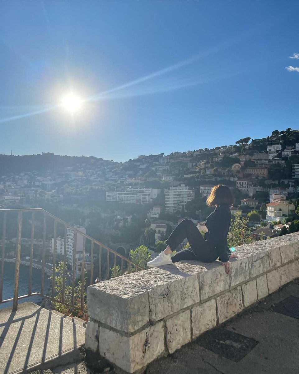 _Lisastagram's tweet photo. [INSTAGRAM CAROUSEL] lalalalisa_m: 🌞 

https://t.co/qlXXMJZuOm (3P) #lisastagram https://t.co/xxRKXcXMOh