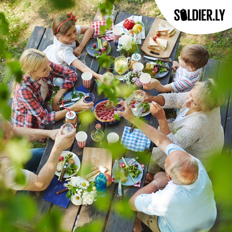 Soldier_ly's tweet photo. ⛱ Food, friends, and nature. Is there anything better than that combination? 

A great way to unwind and de-stress is to organise a picnic with your loved ones. 

Not only will you be socialising, but you will enjoy some great food and some vitamin D! 🤩

#Soldierly https://t.co/irnrwMFioB