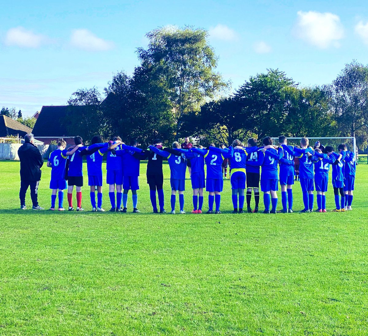 SpaldingUn7Un18's tweet photo. Some more of our youth observing a 1 minutes silence over the weekend in memory of the late Jack Tyrill #un11 #un12 #un13 #un16 💙 https://t.co/TDz0ZwftyK