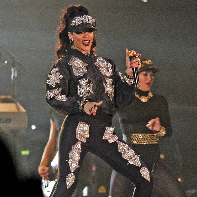ALX_Navi's tweet photo. Best night of my life @rihanna #DiamondsWorldTour 13 Oct 2013 https://t.co/FEepV3oaTv