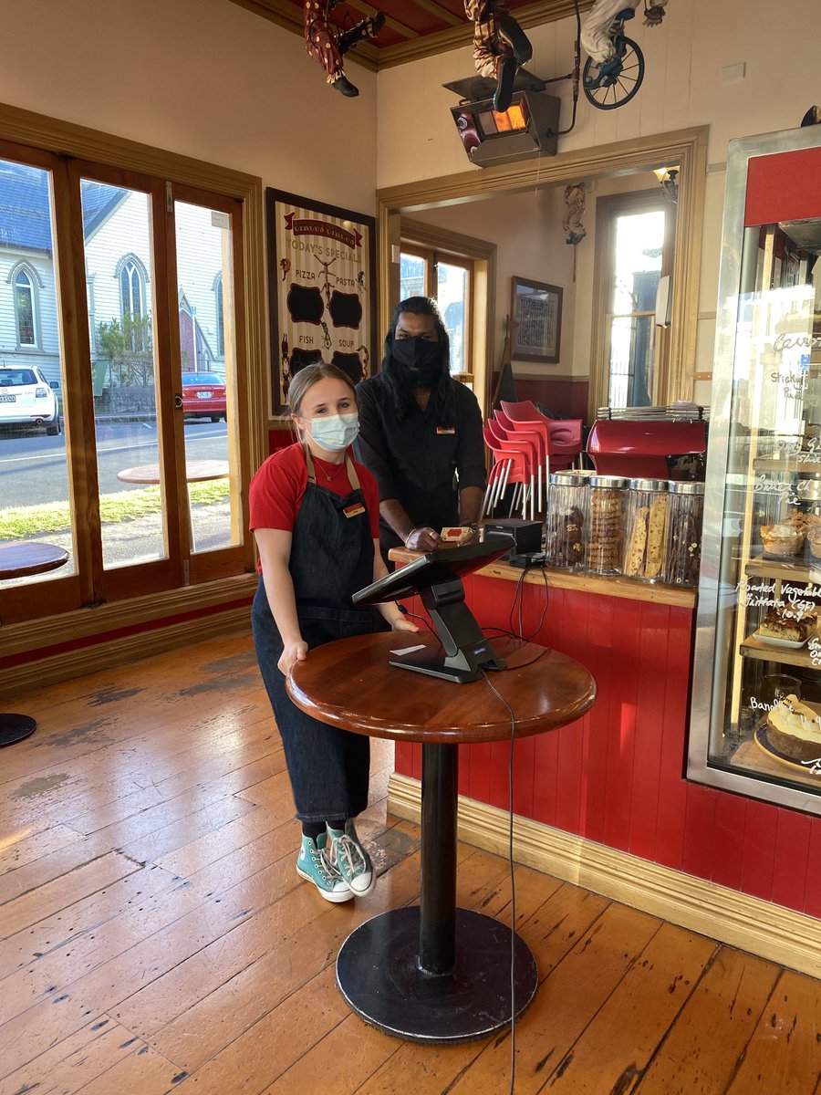 Here’s the happy Circus Circus cafe team. Still some #payitforward left if you get in fast. And say hi to Cesca my daughter at the same time! ⁦@vodafoneNZ⁩