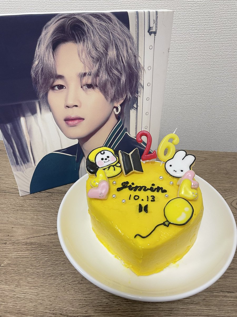 footprints_cof's tweet photo. happy jimin's day🐣
今日は私の推しの誕生日です🐣
BTSのジミンちゃん！いつも元気を沢山くれてありがとう💓
皆さんご存知butterイメージのケーキを作りました🧈
素敵な一年になりますように！
(年齢は日本の年齢でお祝いしました🥂) https://t.co/HA972rrwYq