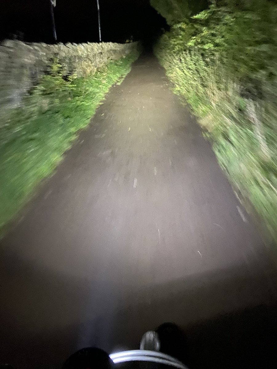 XJRT1964's tweet image. Fookin light packed in at 7 miles, middle of nowhere 👻🤣 #iphonelight 💪😎 #itlldo