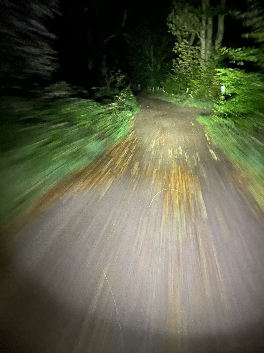 XJRT1964's tweet image. Fookin light packed in at 7 miles, middle of nowhere 👻🤣 #iphonelight 💪😎 #itlldo