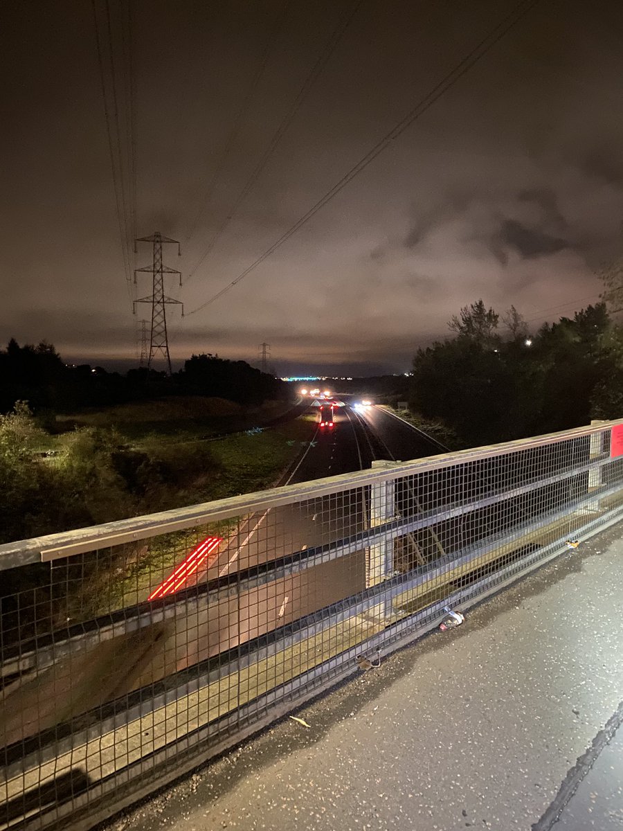 XJRT1964's tweet image. Fookin light packed in at 7 miles, middle of nowhere 👻🤣 #iphonelight 💪😎 #itlldo