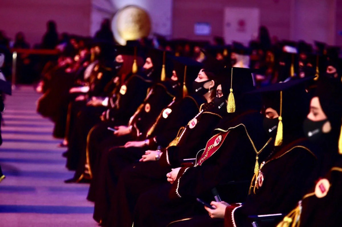 نبارك لخريجات كلية الهندسة تخرجهن اليوم في حفل تخريج الدفعة 44
ألف مبروك مع تمنياتنا بالتوفيق للجميع

#حفل_تخريج_جامعة_قطر_2021