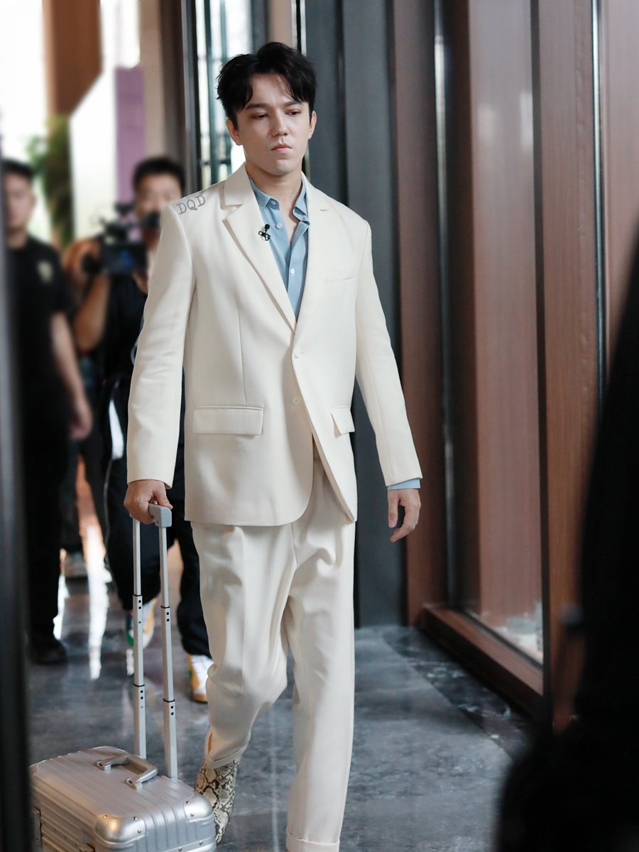 dimash_dqd's tweet photo. 2021.10.13 set off to work 
SHINE SUPER BROTERS
#dimash https://t.co/Ay4TRm4L1T
