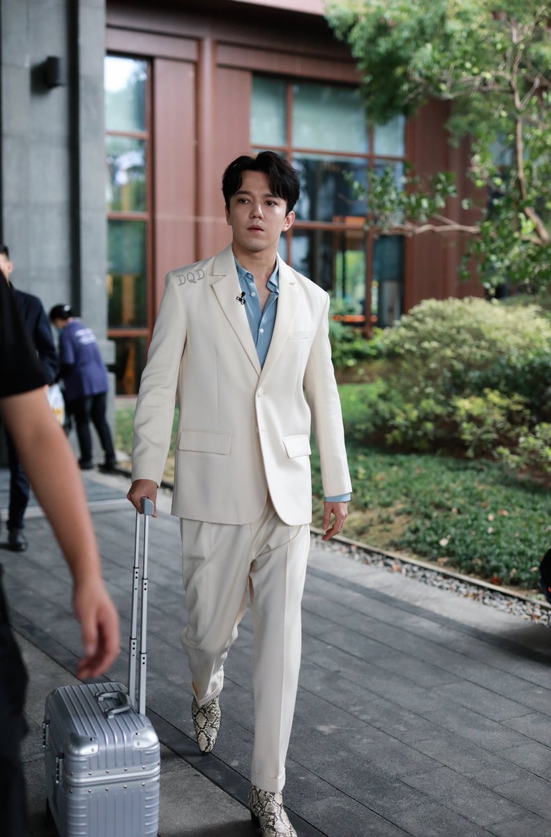 dimash_dqd's tweet photo. 2021.10.13 set off to work 
SHINE SUPER BROTERS
#dimash https://t.co/Ay4TRm4L1T