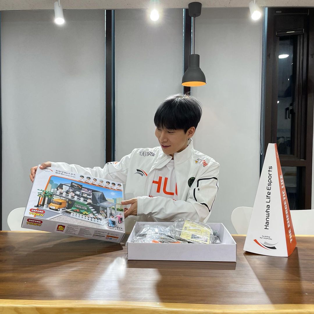 deorbitx's tweet photo. 울 애기공주 흑발했구나...... 현생이 바빠서 미안하다 널 사랑하기에도 시간이 모자란데 씨앙 다음 주부터 마구 사랑할게 적당히 예뻐줘 https://t.co/lPgu2jNb3c