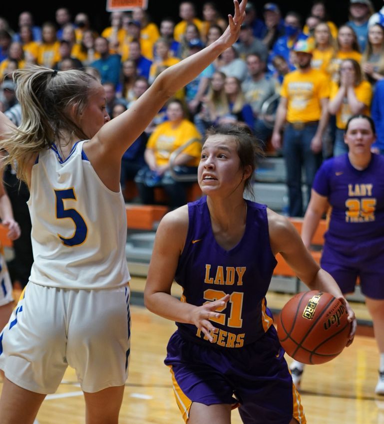ndnsports's tweet photo. White River senior Maleighya Estes signs with Dakota Wesleyan
#NativePreps #Sioux #LowerBrule #DWU
https://t.co/oAHY7qHbYR? https://t.co/QJICl2lGA9