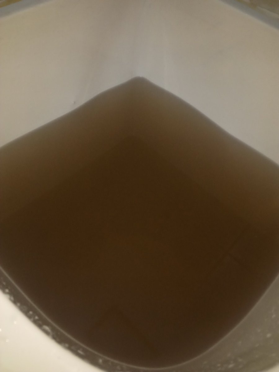 Dithalys's tweet photo. @Water4life_ID air pam di daerah rumah saya , tegal alur. udah 3 hari begini , judul nya aja air pam , tp kotor trs -_- https://t.co/BTCu7iuGWH