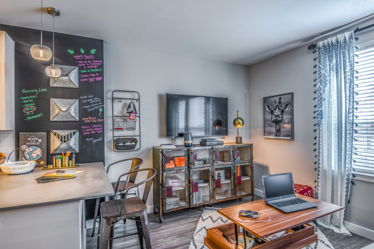 Create a dynamic WFH environment complete with light-filled spaces and goal-setting reminders to keep you energized and focused all day long. 💻