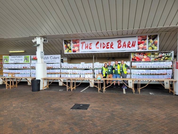 NottinghamCAMRA's tweet photo. The #Nottingham #CAMRA #Cider Team are ready to help, advise &amp; serve you with your choice of #realcider or #realperry 🍏🍎🍐😋 #NRHBCF21 #HappeningNow 
#TrentBridge
More details: https://t.co/IeN1WWP4D7 https://t.co/de3aubytLq