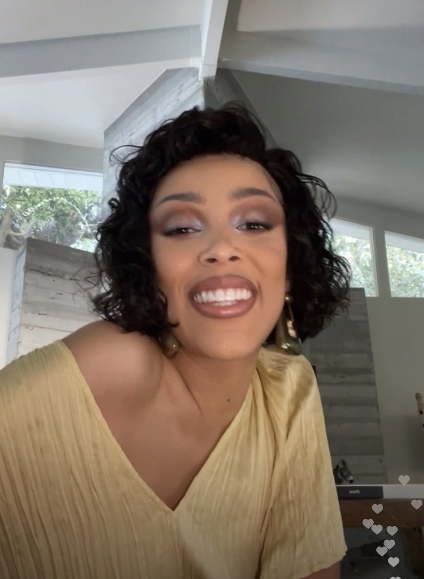 Ariana granola tweet media