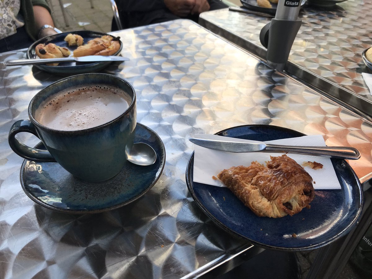 DanRailing's tweet photo. And after a good #CommunityRail walk, what better way to plan @Haslemere_iHubβs next project than over #CommunityRailCake and a hot chocolate. Yummy. https://t.co/4DsM2GEvwP