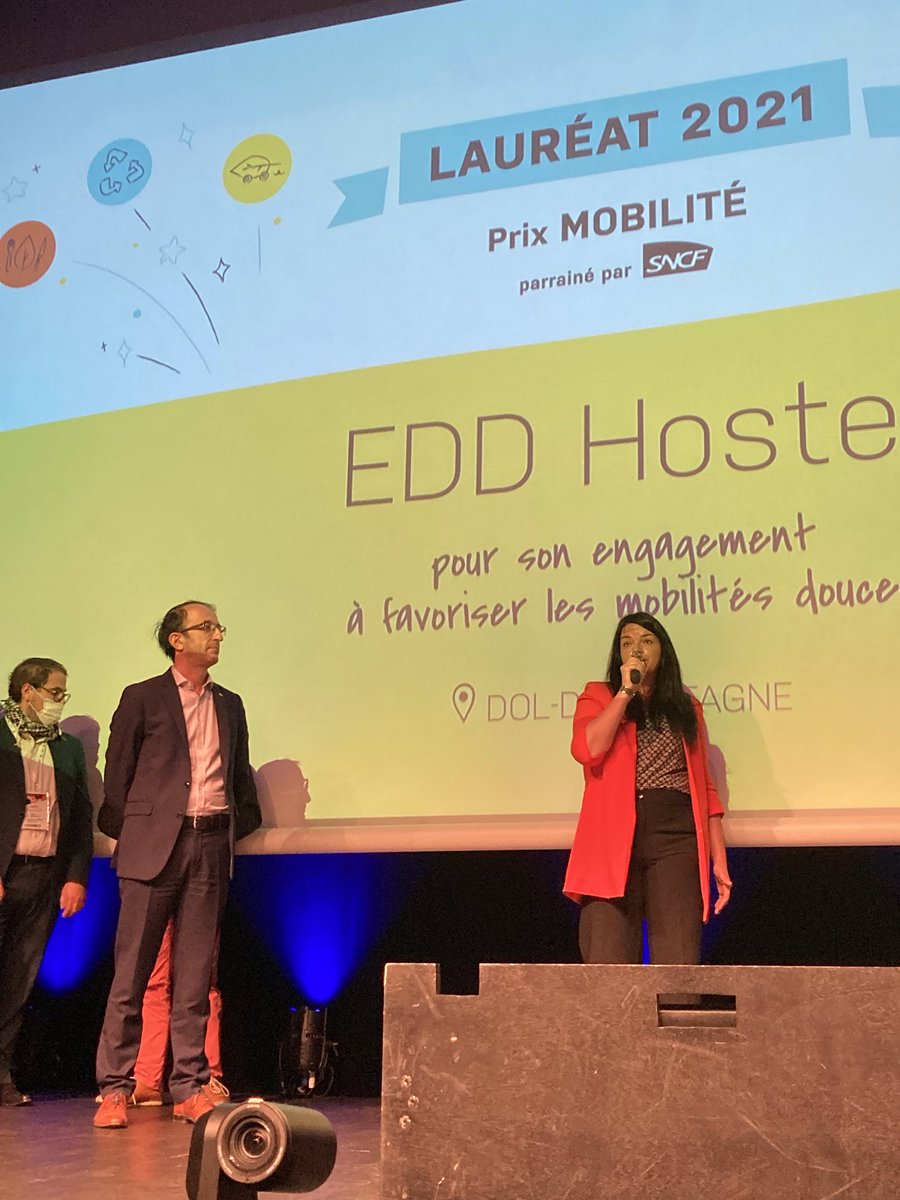 lbeaucaire's tweet photo. Remise du prix #Mobilité des Trophées Bretons du Développement Durable #TBDD @regionbretagne @GroupeSNCF #TerBreizhGo, de beaux projets pour le territoire 👏👏👏 https://t.co/MjdONeV7go