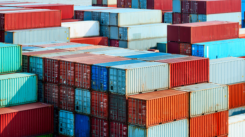 The situation at Felixstowe continues to get worse, with long waits for truckers and a knock-on effect across the whole supply chain, "RHA members are incredibly frustrated," @RHARodMcKenzie explains.
okt.to/lSPIEy