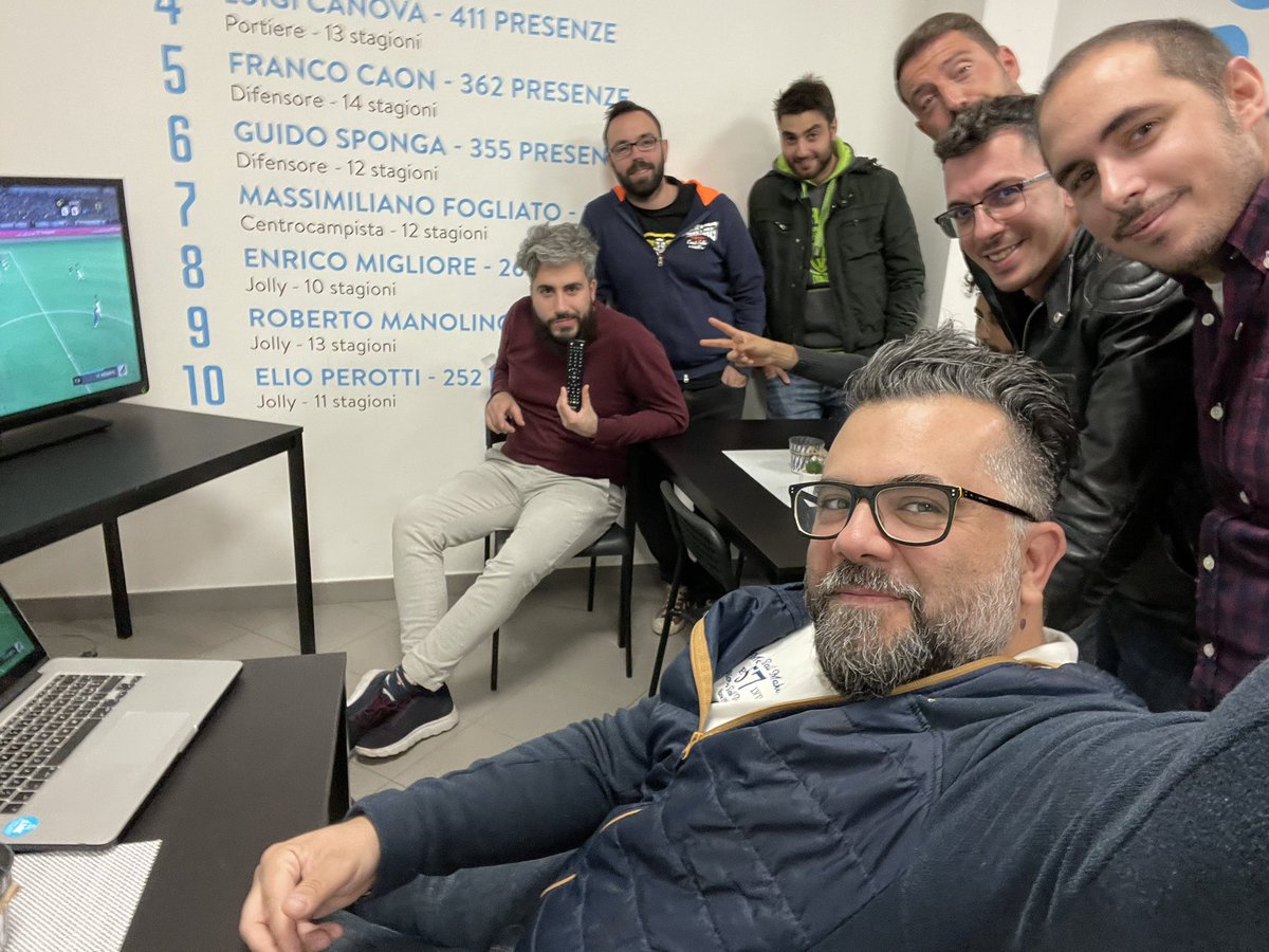 ThetaChieri's tweet image. Visita in sede con foto di squadra, analisi tecnica e pizzata 🍕 🍻.

Il gruppo è la priorità!

#iosonodelchieri
#forzachieri
@ILOVEPROCLUB1 
@ToretProClub 
@PGS_ITALY 
@VPLItaly 
@LNDEsport1