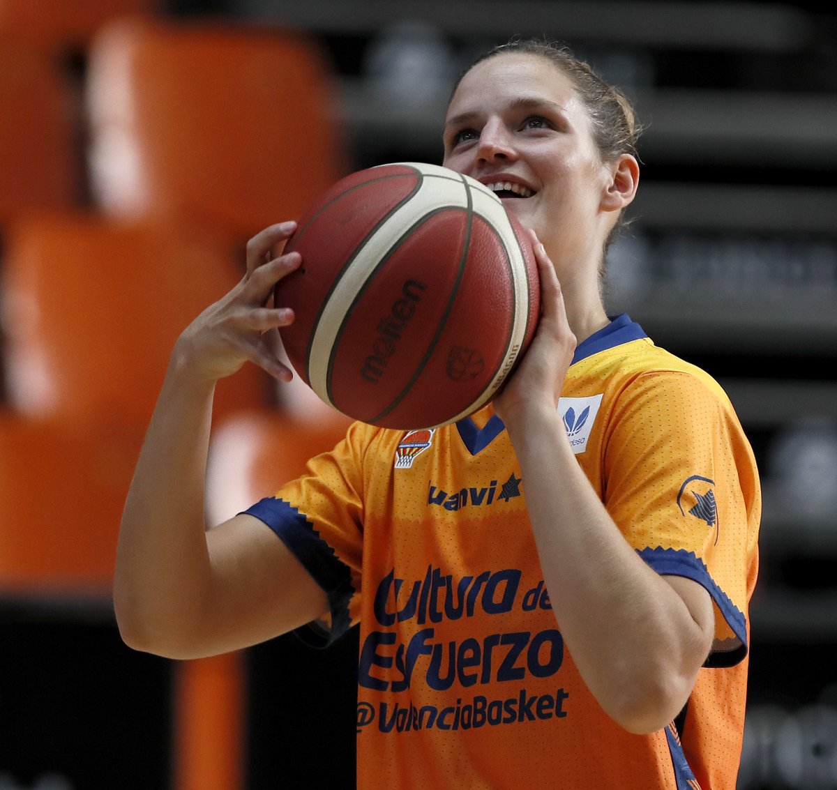 Bedankt Jana! 😊

<a href="/Ramanski_06/">Jana Raman</a> se reincorpora al <a href="/basquetpaterna/">Nou Bàsquet Paterna</a> como cedida tras cubrir la ausencia temporal de <a href="/becallen8/">Rebecca Allen</a>. ¡Gracias por tu gran trabajo, Jana! 🧡

#EActíVate