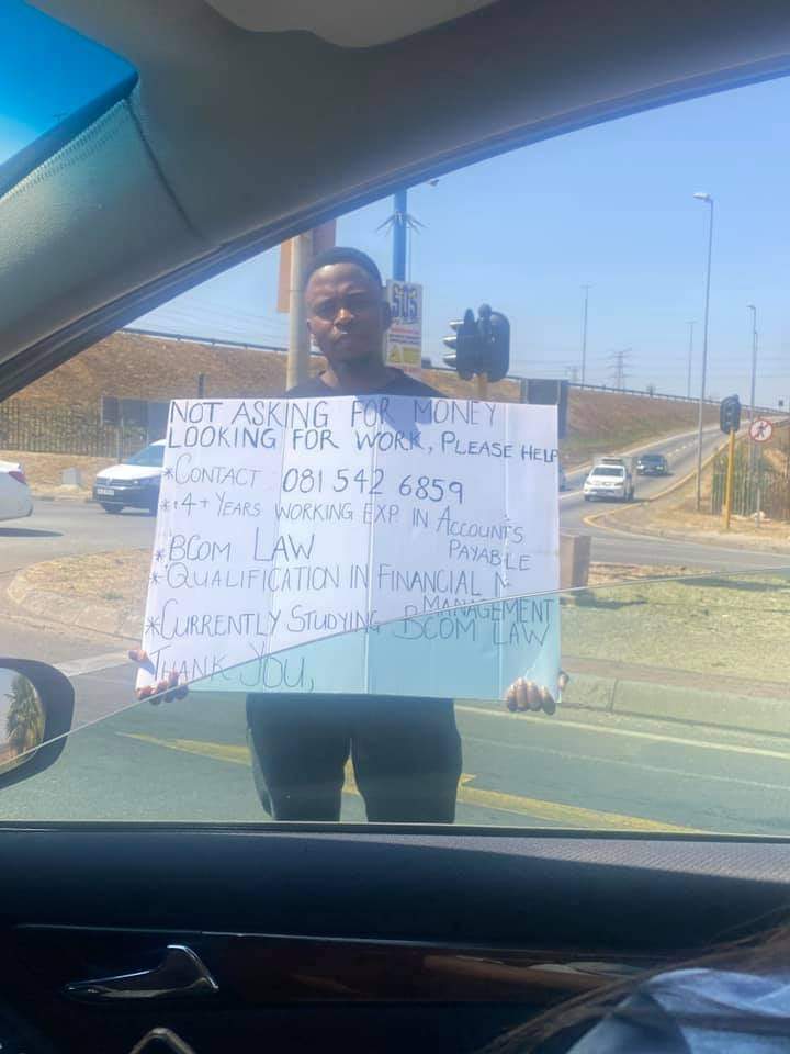 RCrankyyy's tweet image. Let's help him find a job.
#Thuli 
#bonang 
#konka