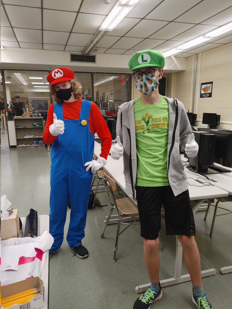 Engineering students with that school spirit! #hoco2021 #findyourgreatness @GO_RealLife <a href="/SLSDLindley/">Mr. Lindley</a>
