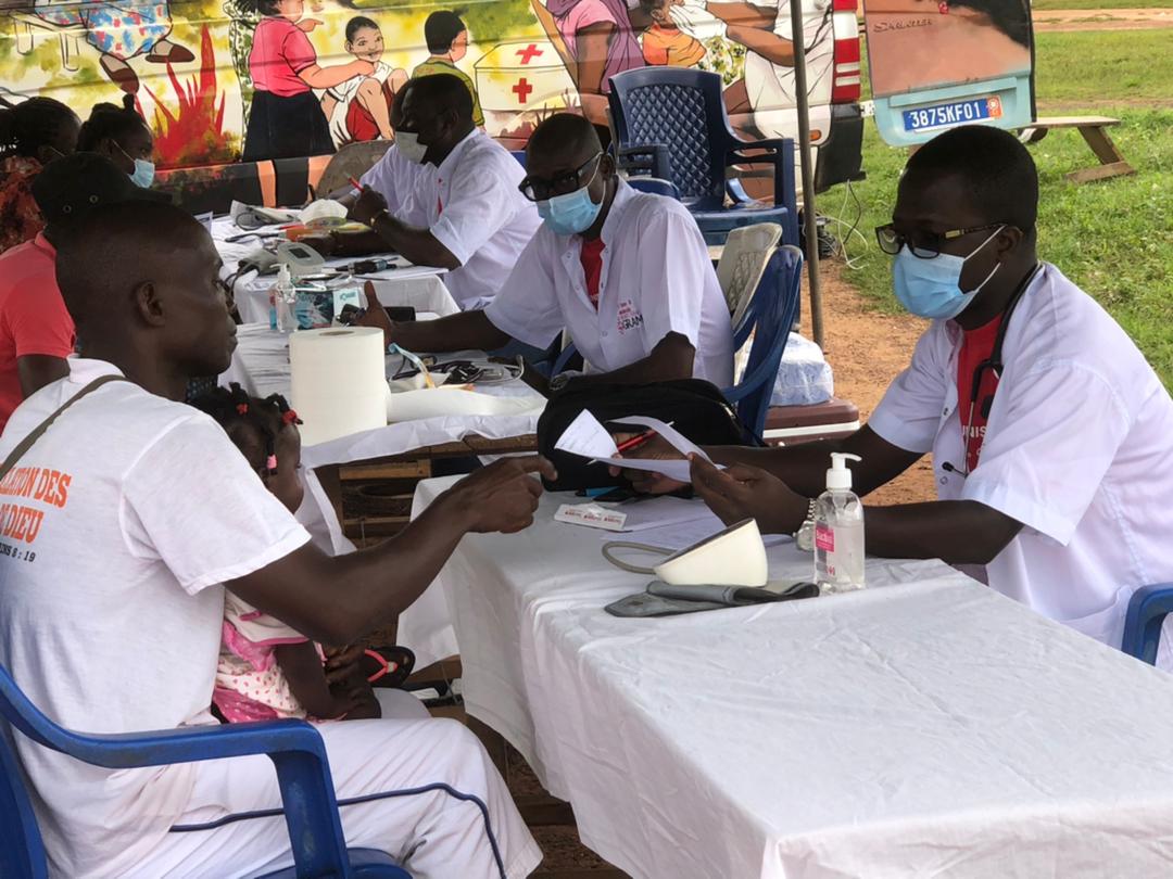 #theheartmobile is extending its reach to farther communities of rural Côte d'Ivoire! Our teams kicked off #year2 with a 1037 km (645 mi.) journey to the farming communities of the Gagnoa dpt where they screened 717 ppl @UPLLtd  @CallivoireSA #theheartfund #tothelastmile