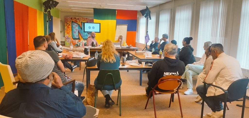 Jongerenwerkers samen in gesprek met elkaar over de tegencultuur van de jeugd. Jongerenwerkers Issam en Martine trainen collega's over conventionele onderwerpen in de huidige samenleving . Interesse voor een Orpheustraining neem contact op met issam@r-newt.nl
#orpheus #safespace