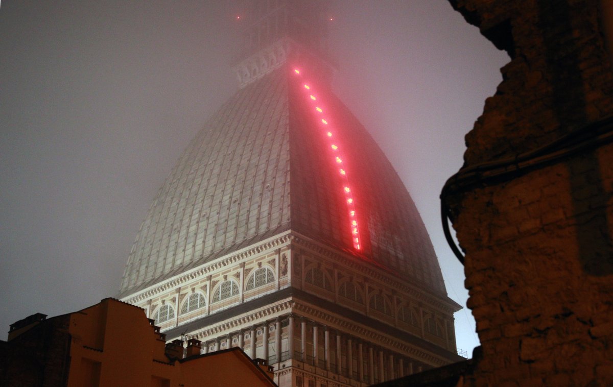 eventiatorino's tweet photo. #TorinoProssimamente: dal 29 ottobre al 9 gennaio tornano le Luci d'Artista Torino. La rassegna è nata nel 1998 come esposizione di installazioni d’arte contemporanea realizzate con la luce en plein air nello spazio urbano. 
https://t.co/D8yHjr9LmX https://t.co/HHugsZciTY