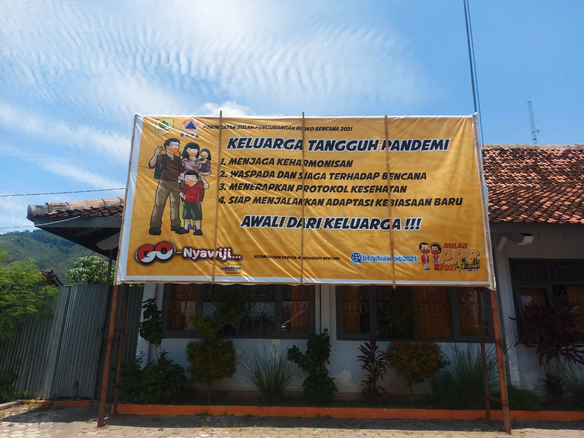 Hari Pengurangan Resiko Bencana Internasional, (13/10/2021).
Bencana adalah masalah kita bersama sebagai bagian dari masyarakat dunia. Kalau bisa dikurangi resikonya, mengapa tidak?
#HariPRB
#InternationalDayforDisasterRiskReduction
#PenguranganResikoBencana