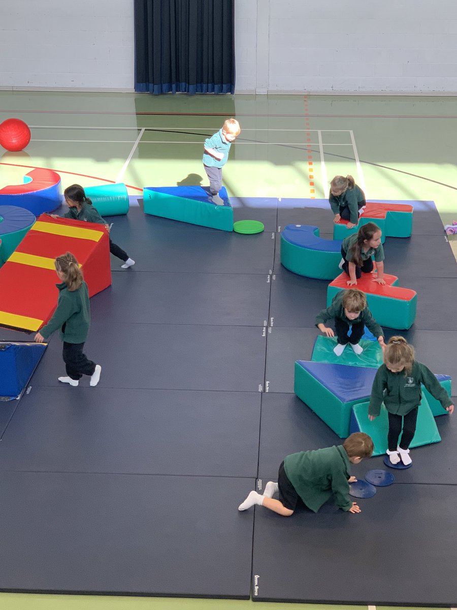 KESPrep_Sport's tweet photo. @Stroud_School Reception enjoyed using the soft play as part of their carousel of activities in PE! They were set the challenge to experiment and create their own course using all of the equipment - lots of fun was had! #StroudReception #StroudCreativity https://t.co/7ouFOImuGY