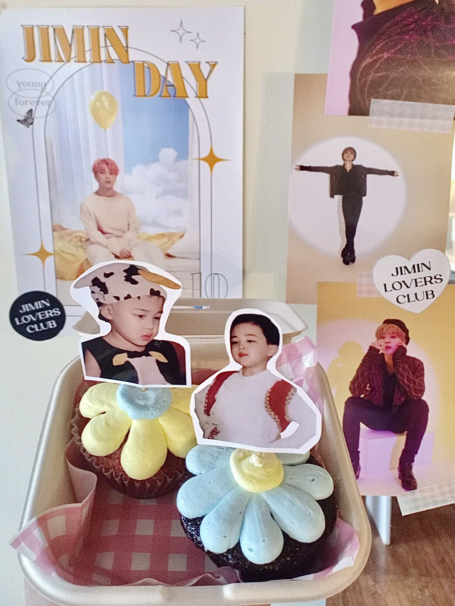 baby jiminie 🥺🌼 freshly baked red velvet and chocolate cupcakes are available today! Get a box of 2 for only Php 110 🧁 

Happy Jimin Day! 💙💛

#JiminieDayat000cafe #HappyJiminDay