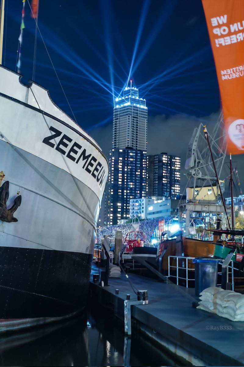 RayB333's tweet image. Lichtshow (test) Zalmhaventoren 💡👍🏻.
#zalmhaventoren #rotterdam #architecture #NightPhotography #Nederland #cityscape