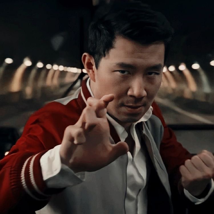 BenjatimButton's tweet photo. #ShangChi (8/10)

ในฐานะหนังภาคแรกชอบพอ ๆ กับ Black Panther ดึงเสน่ห์ของเรื่องราวที่ดู Cliché ให้ออกมาแตกต่างจากจักรวาล Marvel มีประเด็นที่ชอบมากทั้งความ Feminist และการเอา���นะความแข็งกระด้างด้วยความอ่อนโยนเหมือนความพลิ้วไหวของสายลม Simu Liu ก็ดีแต่ยังเฉยๆ ส่วน Awkwafina ดีเลย https://t.co/799Re1WOTA