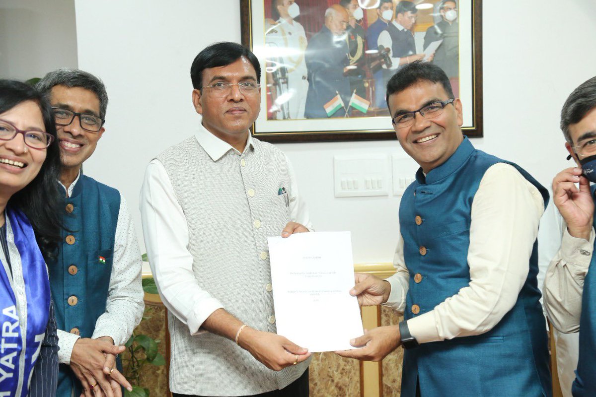 banshisaboo's tweet photo. On behalf of @Rssdi_official we assured Honourable Health Minister Shri @mansukhmandviya that our organization with 10K diabetes specialist will always be there to play our role in line with his vision of Diabetes Mukt Bharat. #DefeatDiabetes.
@mansukhmandviya @PMOIndia @IDFSEA https://t.co/UTFmlVIXcq