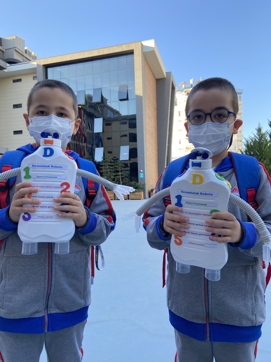 Bahçeşehir Koleji Lara Kampüsü okul öncesi 5yaş öğrencilerimiz Robotik kodlama dersi ile Rehberlik dersini birleştirdiler.Tasarladıkları robotlarıyla gurur kaynağımız oldular. #sorumluluk #heranimdabahcesehir <a href="/zeyneperiki/">Zeynep Burcu Eriki</a> <a href="/sedayarimbas/">Seda Yarımbaş</a> <a href="/delibas_esin/">Esin Aras</a> <a href="/ozsoygull/">gül özsoy</a> <a href="/aslierkurt1/">Aslı ŞENTÜRK</a> <a href="/e2gi_/">Ezgi K.</a>